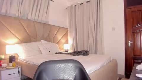 jasmin_melons online show from February 18, 2026, 12:17 am