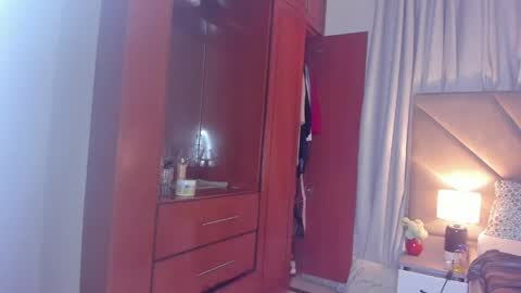 jasmin_melons online show from May 21, 2026, 3:24 am