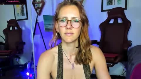 Jasmine Daze online show from January 1, 2025, 12:43 am