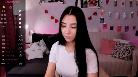 Jasmin online show from May 5, 2026, 8:33 am