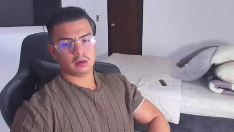 Snapshot of jasperbrooksx chatting on January 13, 2025, 9:42 pm JBrooksXx online show from January 13, 2025, 9:42 pm