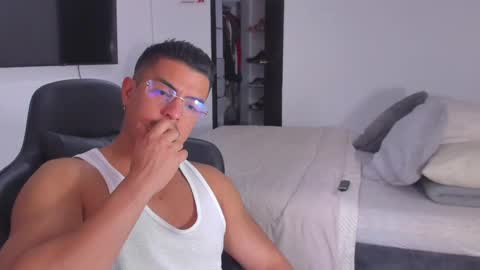 Snapshot of jasperbrooksx chatting on January 14, 2025, 8:15 pm JBrooksXx online show from January 14, 2025, 8:15 pm
