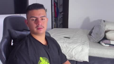 Snapshot of jasperbrooksx chatting on January 20, 2025, 10:04 pm JBrooksXx online show from January 20, 2025, 10:04 pm