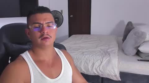 Snapshot of jasperbrooksx chatting on January 29, 2025, 2:51 am JBrooksXx online show from January 29, 2025, 2:51 am
