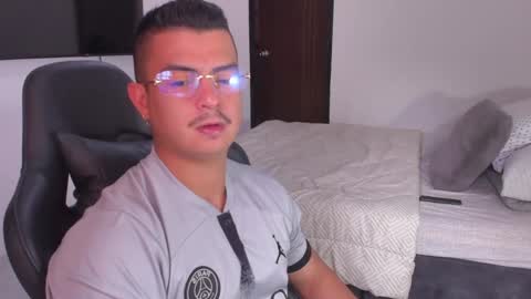 Snapshot of jasperbrooksx chatting on February 1, 2025, 4:22 pm JBrooksXx online show from February 1, 2025, 4:22 pm