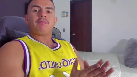 Snapshot of jasperbrooksx chatting on February 5, 2025, 10:33 pm JBrooksXx online show from February 5, 2025, 10:33 pm