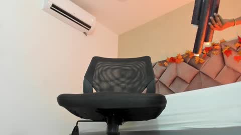 jax black online show from October 8, 2025, 12:03 pm