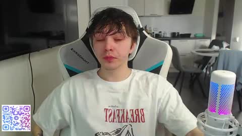 Jayce online show from May 6, 2026, 3:46 am