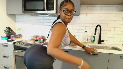Naomiruty online show from May 19, 2026, 1:11 am