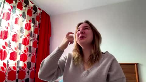 Mia online show from April 10, 2026, 11:59 am