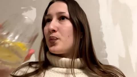 Sonya online show from December 17, 2025, 4:07 am