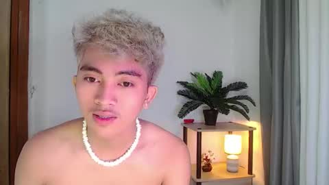 jaysee_hugecox online show from April 18, 2026, 7:51 pm