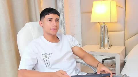 Snapshot of jaze_bradley chatting on February 20, 2025, 2:46 pm jaze_bradley online show from February 20, 2025, 2:46 pm