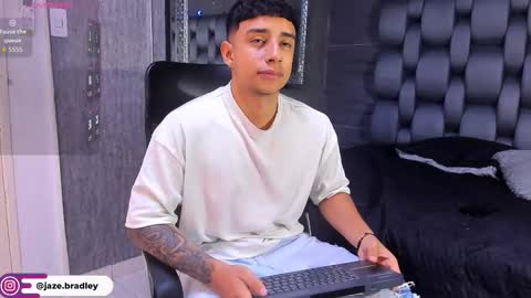 Snapshot of jaze_bradley chatting on September 16, 2025, 11:22 am jaze_bradley online show from September 16, 2025, 11:22 am