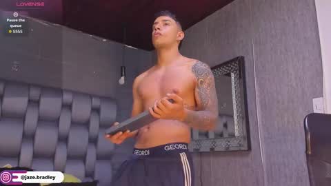 jaze_bradley online show from November 14, 2025, 11:53 am