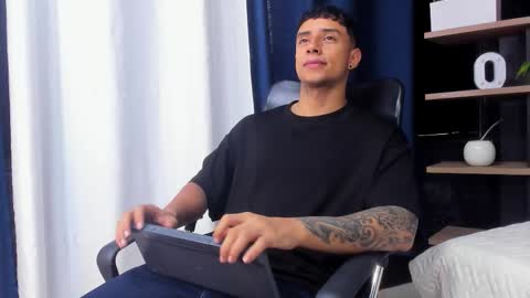 jaze_bradley online show from November 28, 2025, 11:35 am