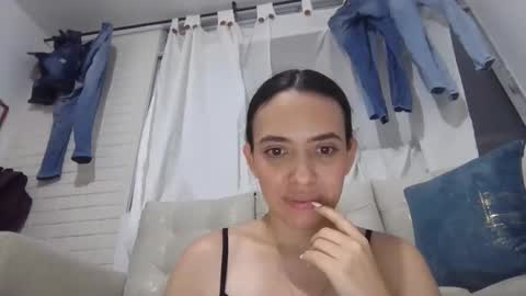 jazminojeda online show from May 17, 2026, 4:21 am