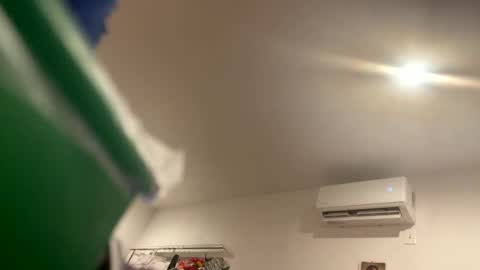 Jazzystelo online show from May 4, 2026, 11:17 am
