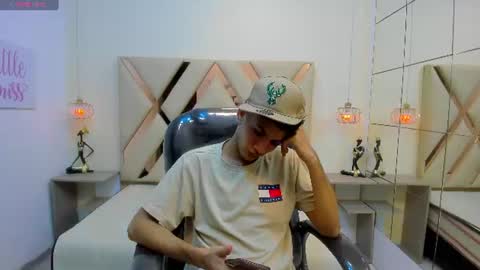 jdwhite18 online show from July 12, 2026, 1:29 am