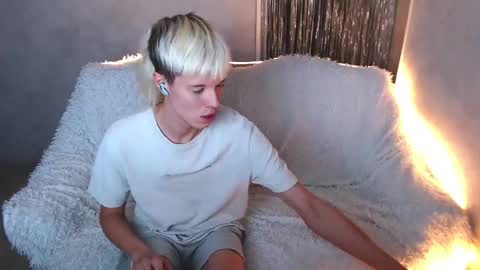 Angel online show from November 17, 2025, 1:00 am