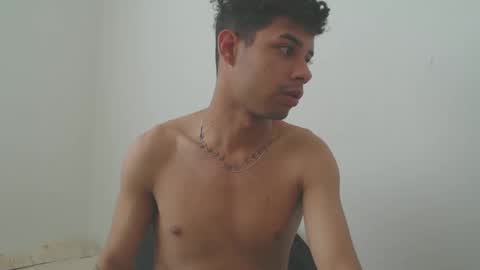 jeampier_sexy online show from January 12, 2025, 7:42 pm