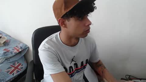 jeampier_sexy online show from September 14, 2025, 9:58 pm