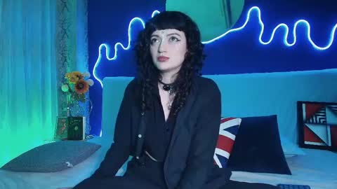Jean online show from April 23, 2026, 7:38 pm