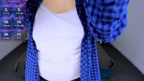 jeanniefox_ online show from December 6, 2024, 8:05 am