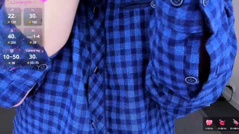 jeanniefox_ online show from January 23, 2025, 7:43 am