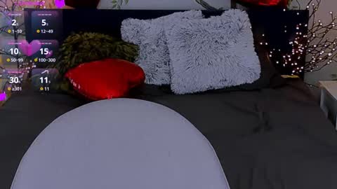 jeanniefox_ online show from February 19, 2025, 2:12 pm