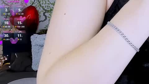 jeanniefox_ online show from February 26, 2025, 2:25 pm