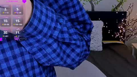 jeanniefox_ online show from March 4, 2025, 7:30 am