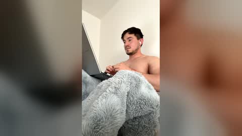 jeanpaul6904 online show from May 17, 2026, 9:44 pm
