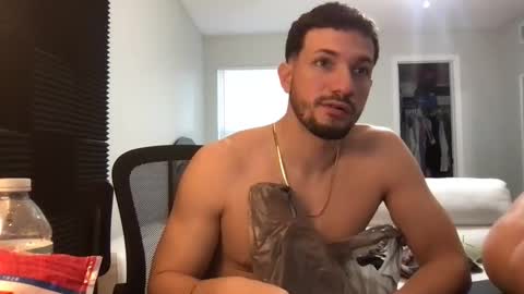 jeanwhitebianco online show from December 19, 2025, 10:06 pm