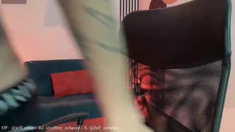 Snapshot of jeff_cube chatting on October 15, 2025, 12:44 am Jeff and Mugi  Independent model online show from October 15, 2025, 12:44 am