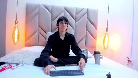 Snapshot of jeffbellfort chatting on December 16, 2025, 8:47 pm JeffBellfort online show from December 16, 2025, 8:47 pm