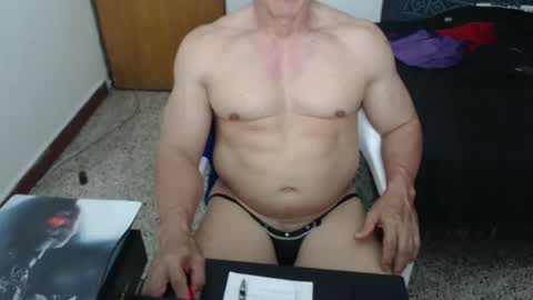 Snapshot of jefmuscletw chatting on September 27, 2025, 3:00 am brayam online show from September 27, 2025, 3:00 am