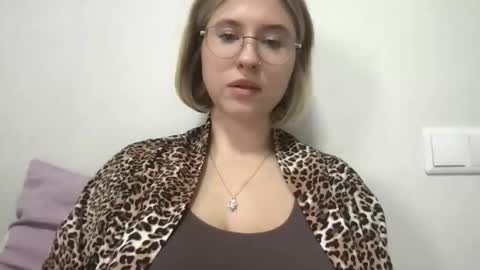 Inna  online show from October 16, 2025, 6:36 am