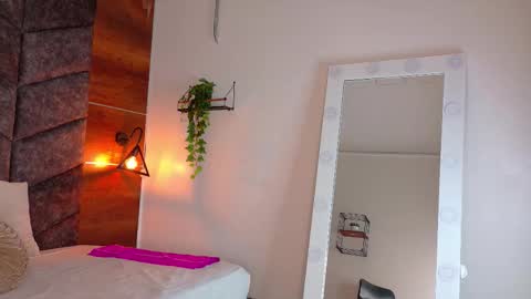 Jena  online show from November 21, 2025, 2:10 am