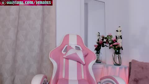 Snapshot of jenalux_ chatting on December 4, 2024, 5:05 am Jennalux online show from December 4, 2024, 5:05 am