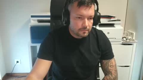 jendin_ online show from December 15, 2025, 9:46 am