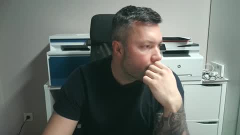 jendin_ online show from December 21, 2025, 11:23 pm