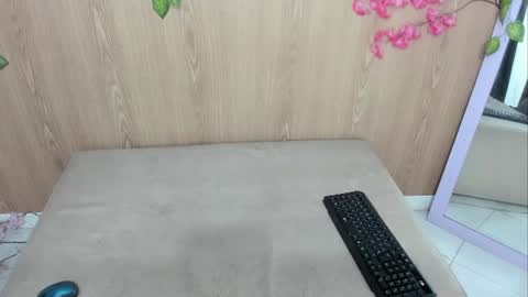 Jenelotizz online show from June 16, 2026, 2:36 am