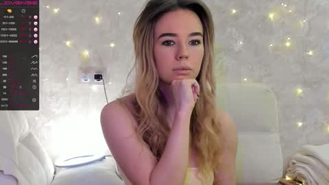 Snapshot of jeniferji chatting on September 19, 2025, 5:42 am EvaSileZ online show from September 19, 2025, 5:42 am