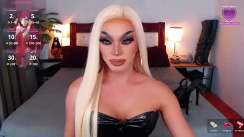 Snapshot of jenifers_body chatting on July 5, 2026, 1:01 am Queen Jenifer online show from July 5, 2026, 1:01 am
