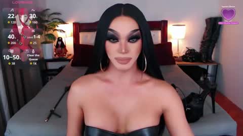 Snapshot of jenifers_body chatting on July 8, 2026, 1:43 am Queen Jenifer online show from July 8, 2026, 1:43 am