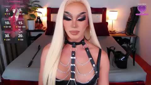 Snapshot of jenifers_body chatting on July 10, 2026, 2:49 am Queen Jenifer online show from July 10, 2026, 2:49 am