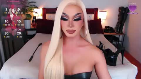 Snapshot of jenifers_body chatting on July 12, 2026, 4:03 am Queen Jenifer online show from July 12, 2026, 4:03 am