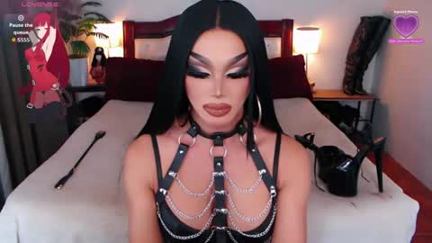 Snapshot of jenifers_body chatting on July 13, 2026, 3:53 am Queen Jenifer online show from July 13, 2026, 3:53 am