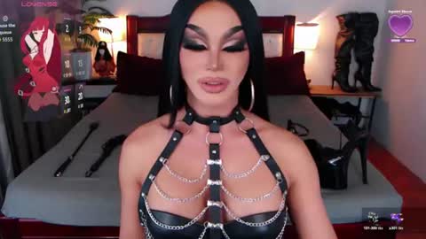 Snapshot of jenifers_body chatting on July 25, 2026, 6:22 am Queen Jenifer online show from July 25, 2026, 6:22 am